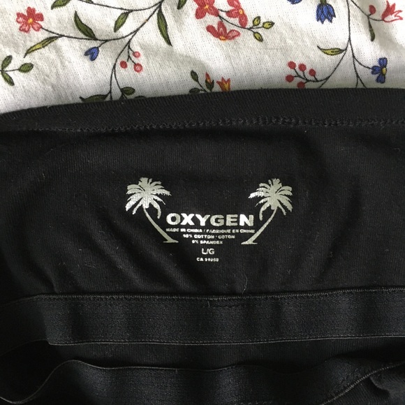 Black kinda Backless Top - Picture 4 of 4